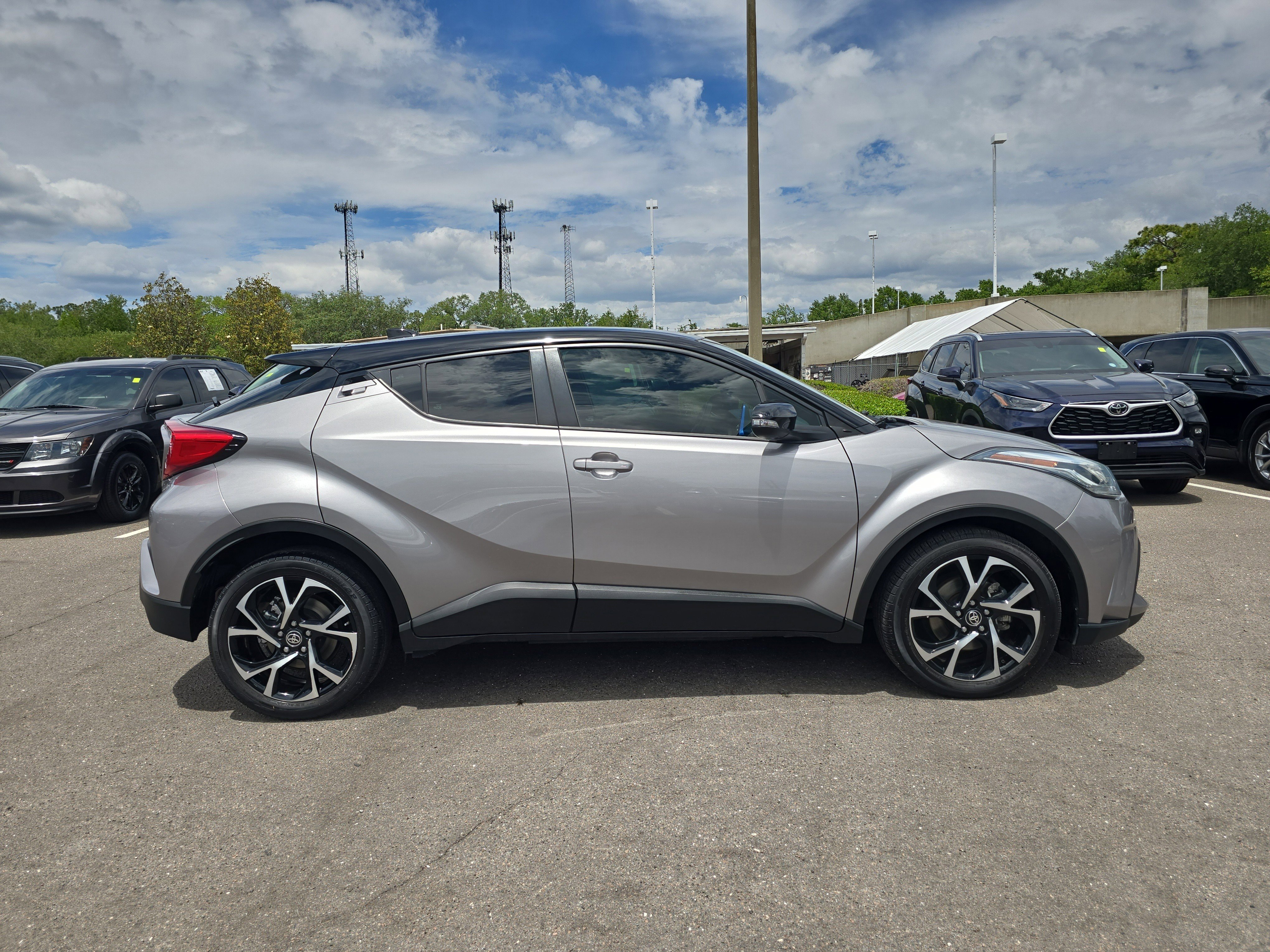 Used 2020 Toyota C-HR XLE FWD image 9