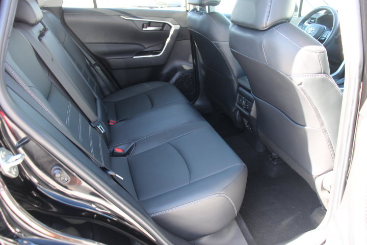 Used 2023 Toyota RAV4 XLE Premium FWD image 18