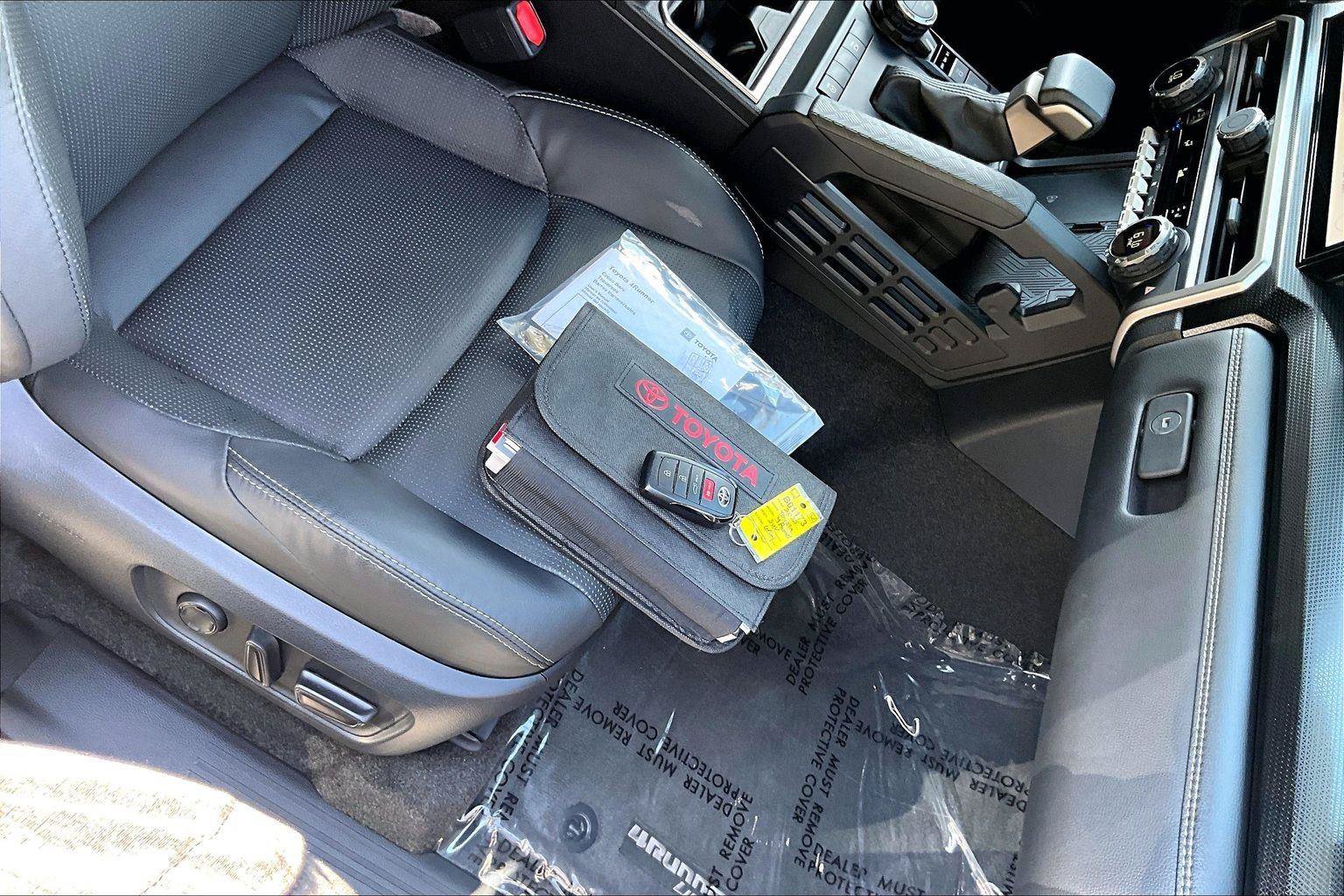 Used 2025 Toyota 4Runner Limited AWD/4WD image 12