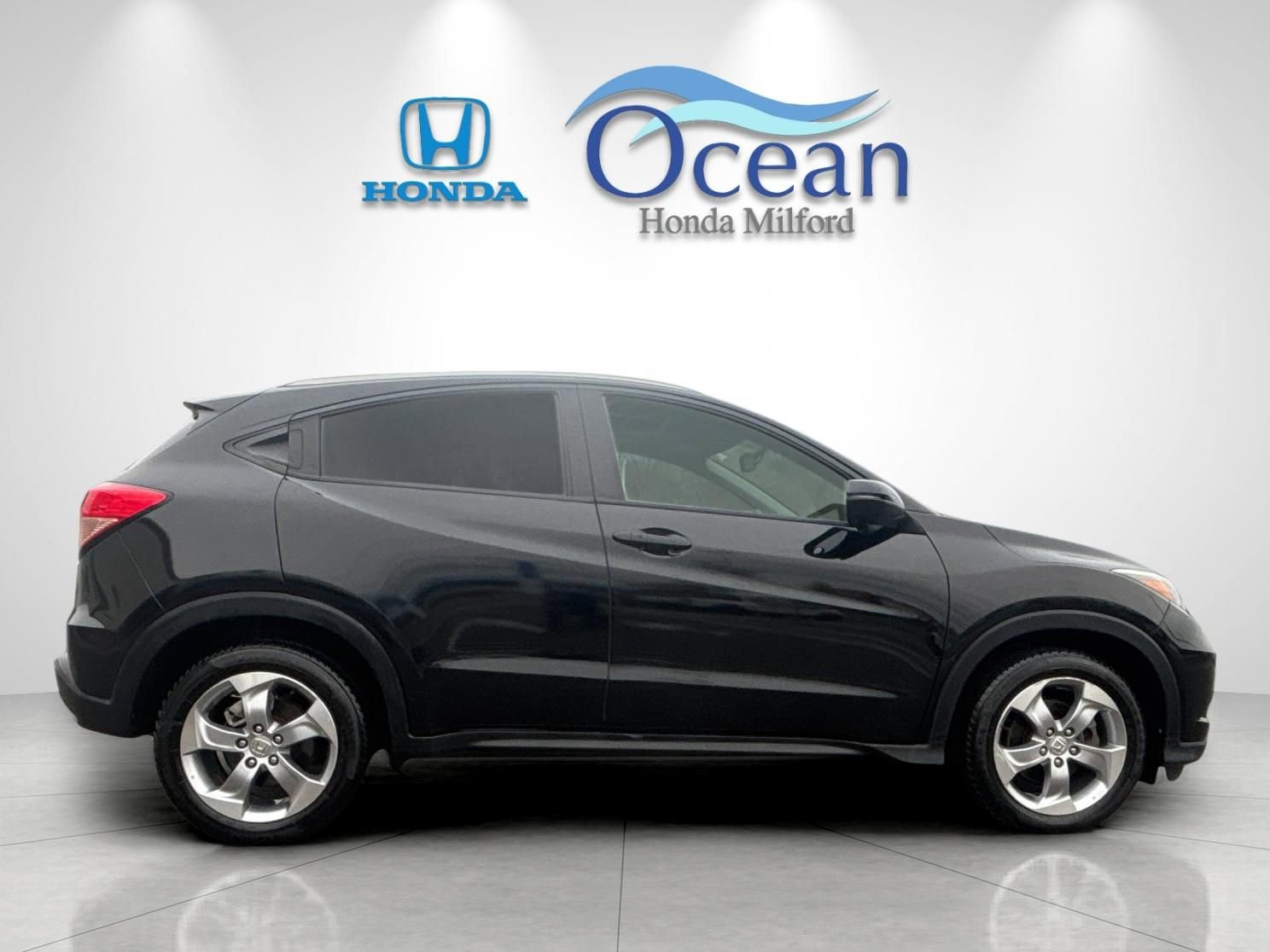 Used 2017 Honda HR-V EX-L image 2