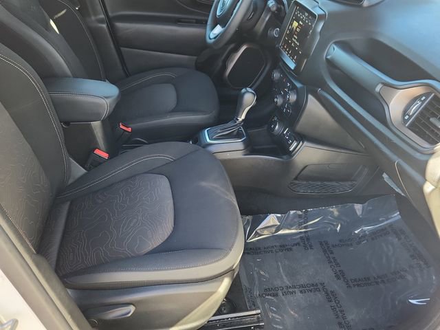 Used 2023 Jeep Renegade Latitude AWD/4WD image 12