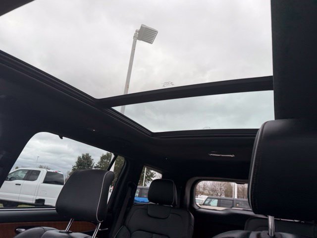 Used 2023 Jeep Grand Cherokee L Summit AWD/4WD image 21