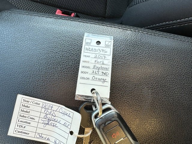 Used 2017 Ford Explorer XLT image 35