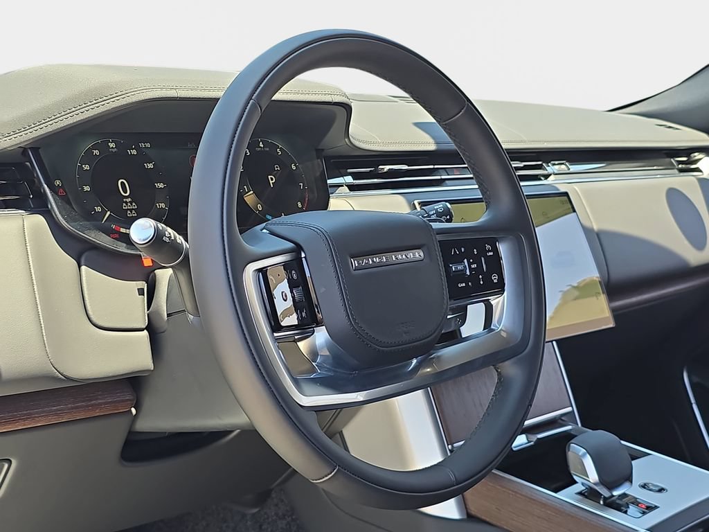 New 2026 Land Rover Range Rover Long Wheelbase SE AWD/4WD image 18