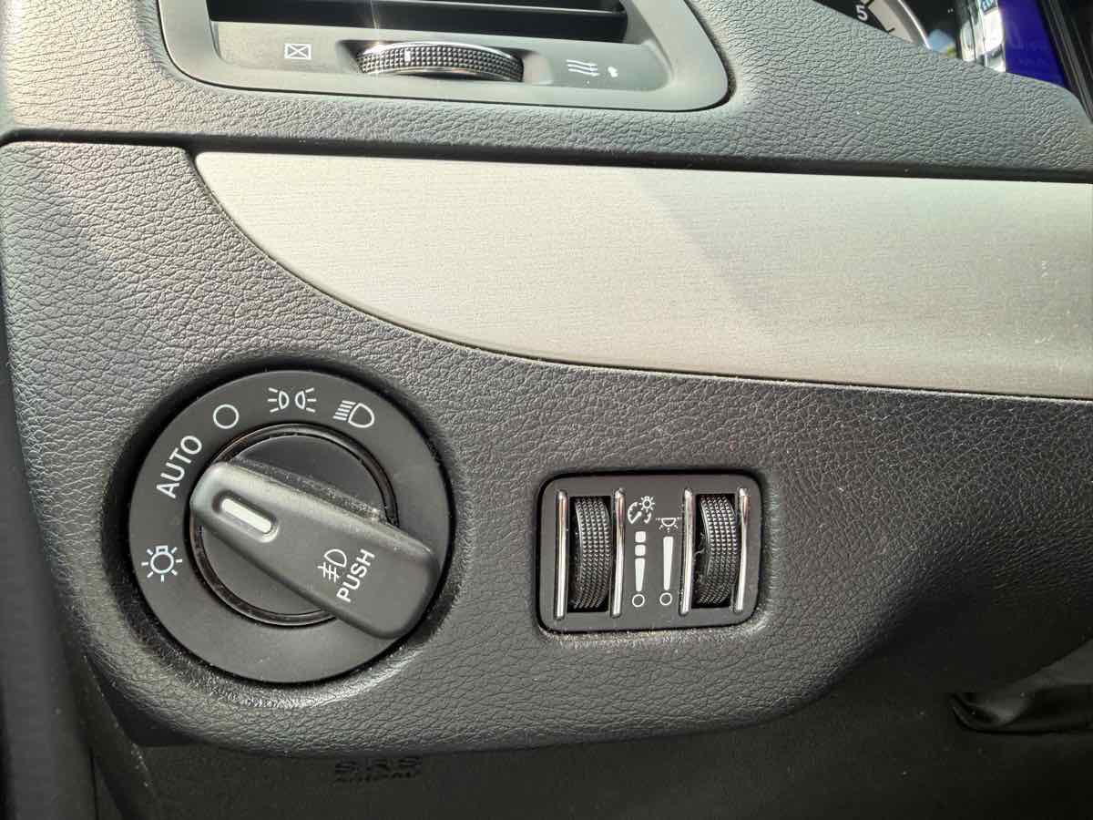 Used 2014 Dodge Grand Caravan R/T w/ Safety Sphere Group FWD image 32