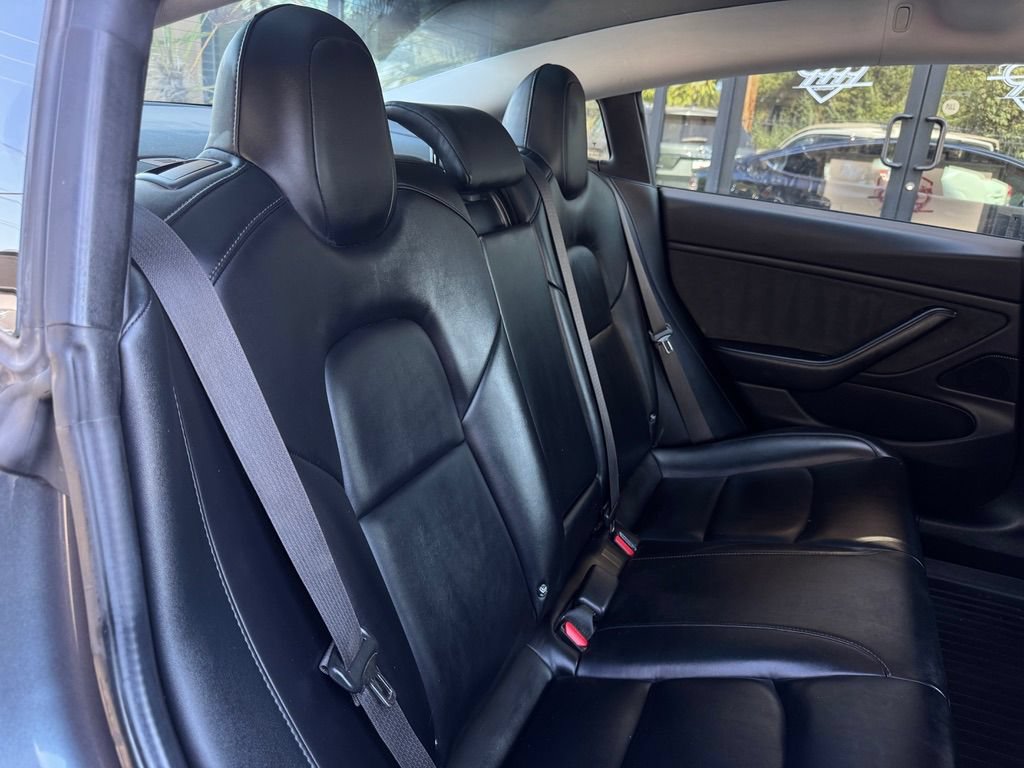 Used 2018 Tesla Model 3 Long Range RWD image 17
