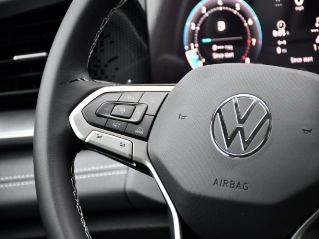 New 2026 Volkswagen Tiguan SE FWD image 22