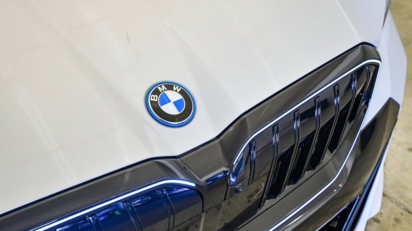 New 2026 BMW 550e xDrive image 8