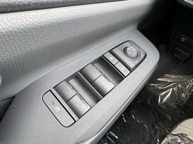 Used 2024 Toyota Prius LE image 27