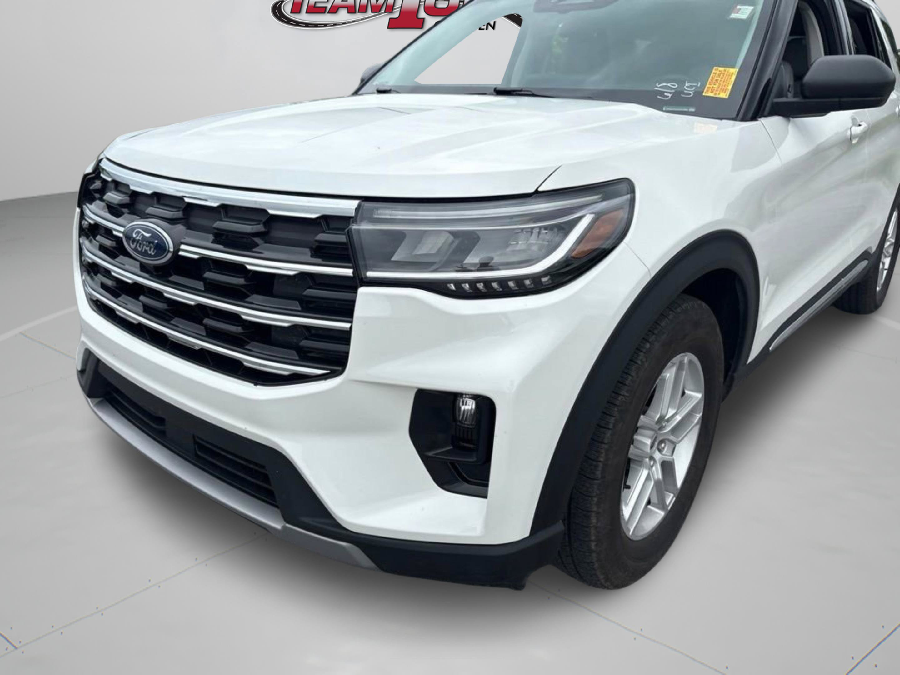 Used 2025 Ford Explorer Active w/ Active Comfort Package RWD image 35
