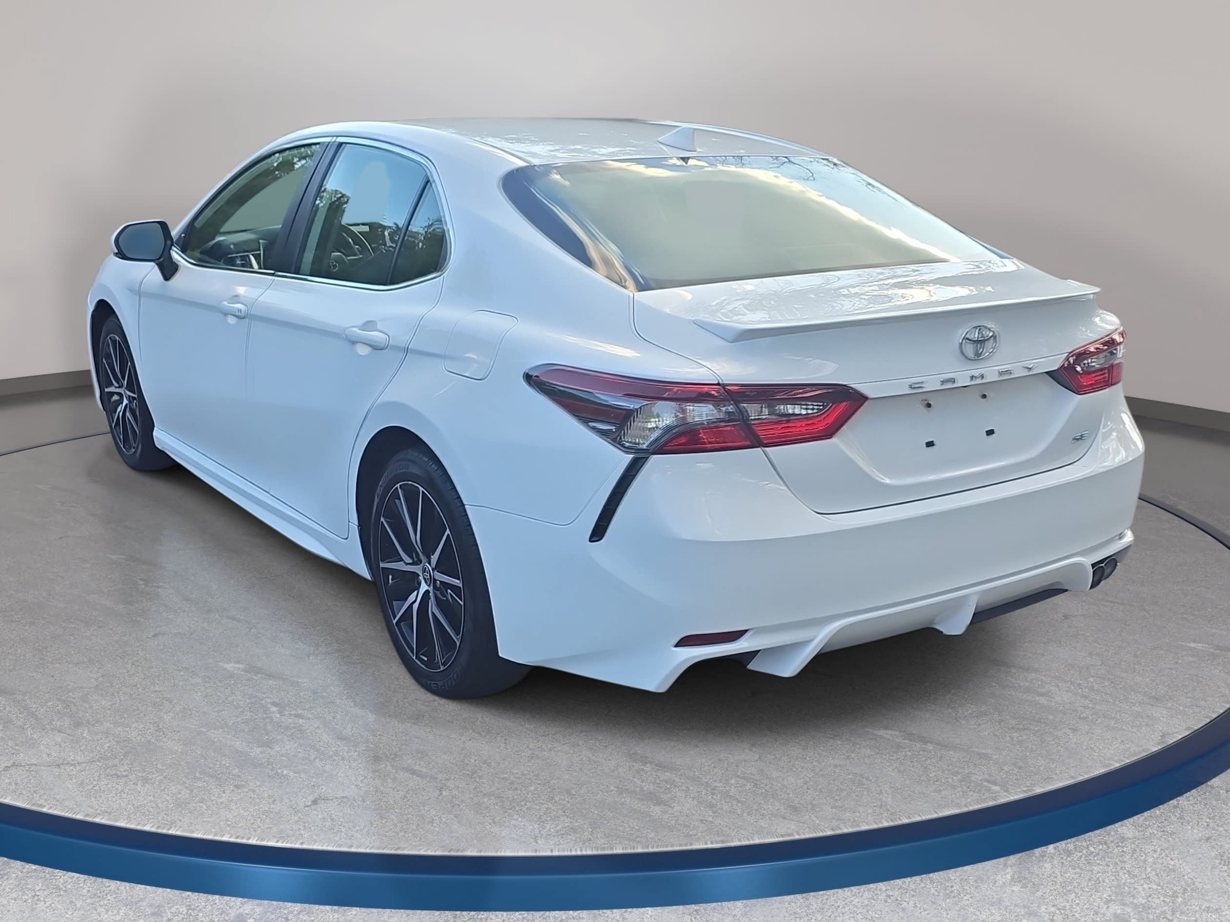 Used 2024 Toyota Camry SE FWD image 7
