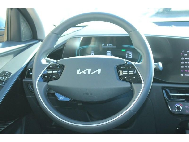 Used 2025 Kia Niro EX Touring image 14