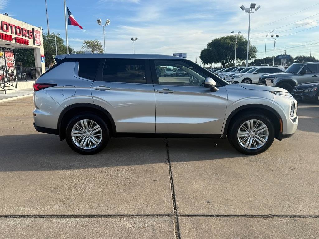 Used 2024 Mitsubishi Outlander ES FWD image 8