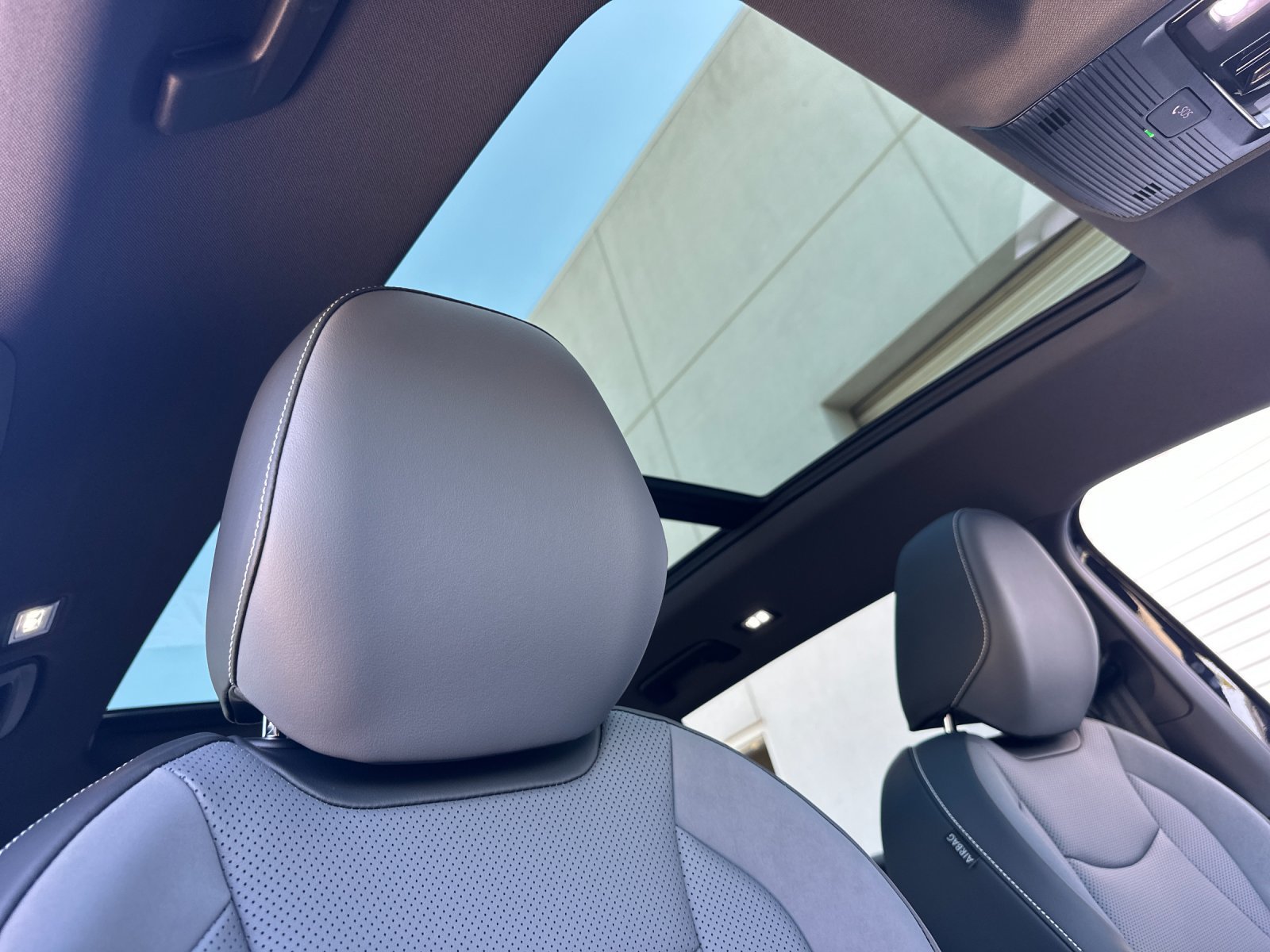 New 2026 Volkswagen Tiguan SE R-Line FWD image 17