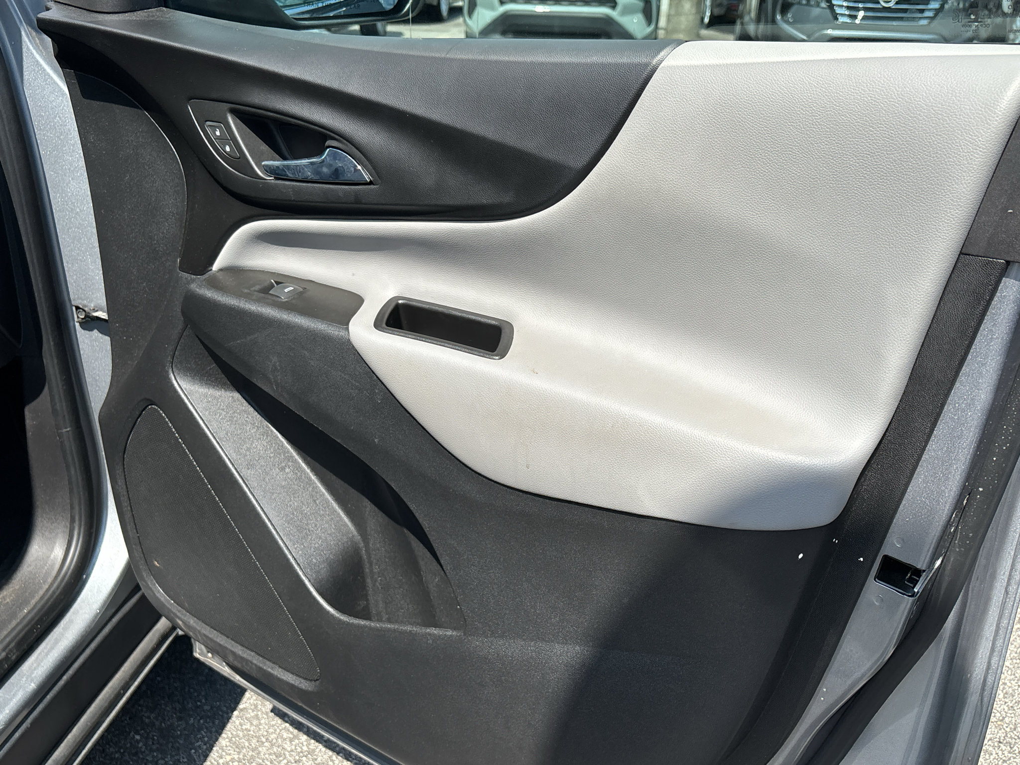 Used 2023 Chevrolet Equinox LT w/ Driver Convenience Package FWD image 17