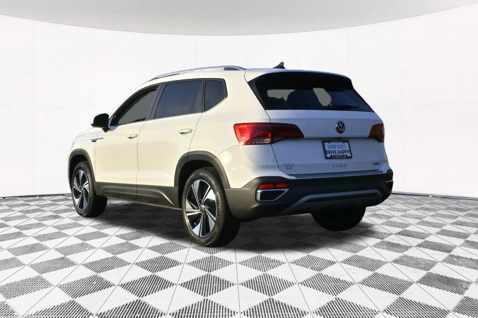 Used 2024 Volkswagen Taos SE w/ Panoramic Sunroof Package image 13