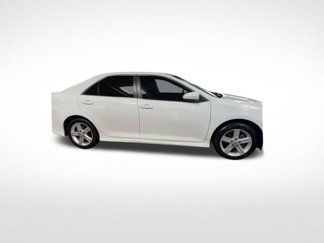 Used 2014 Toyota Camry SE FWD image 2