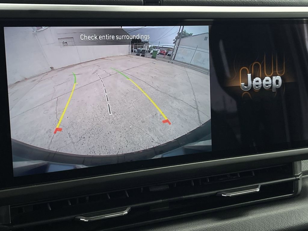 Used 2024 Jeep Wrangler Sahara image 14