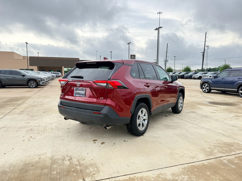 Used 2022 Toyota RAV4 LE FWD image 5
