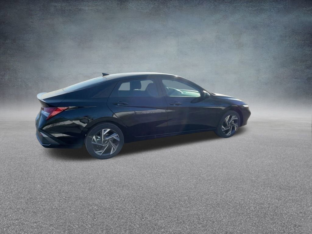 Used 2025 Hyundai Elantra SEL image 24