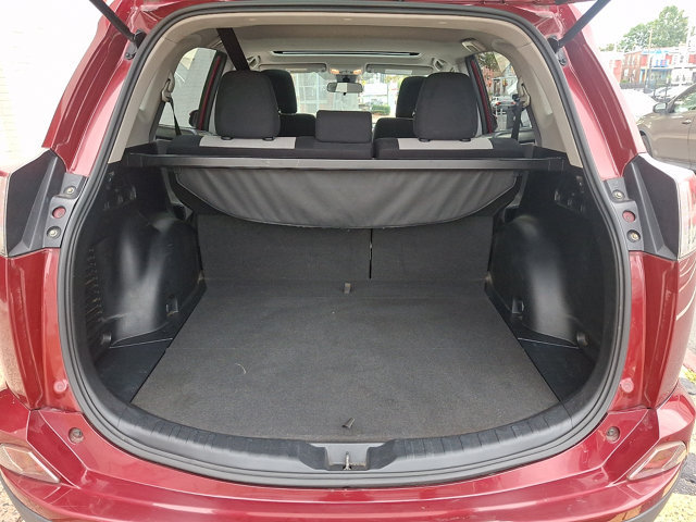 Used 2018 Toyota RAV4 XLE w/ Plus Extra Value Package AWD/4WD image 28
