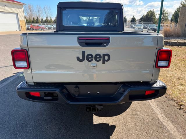 Used 2022 Jeep Gladiator Sport image 2