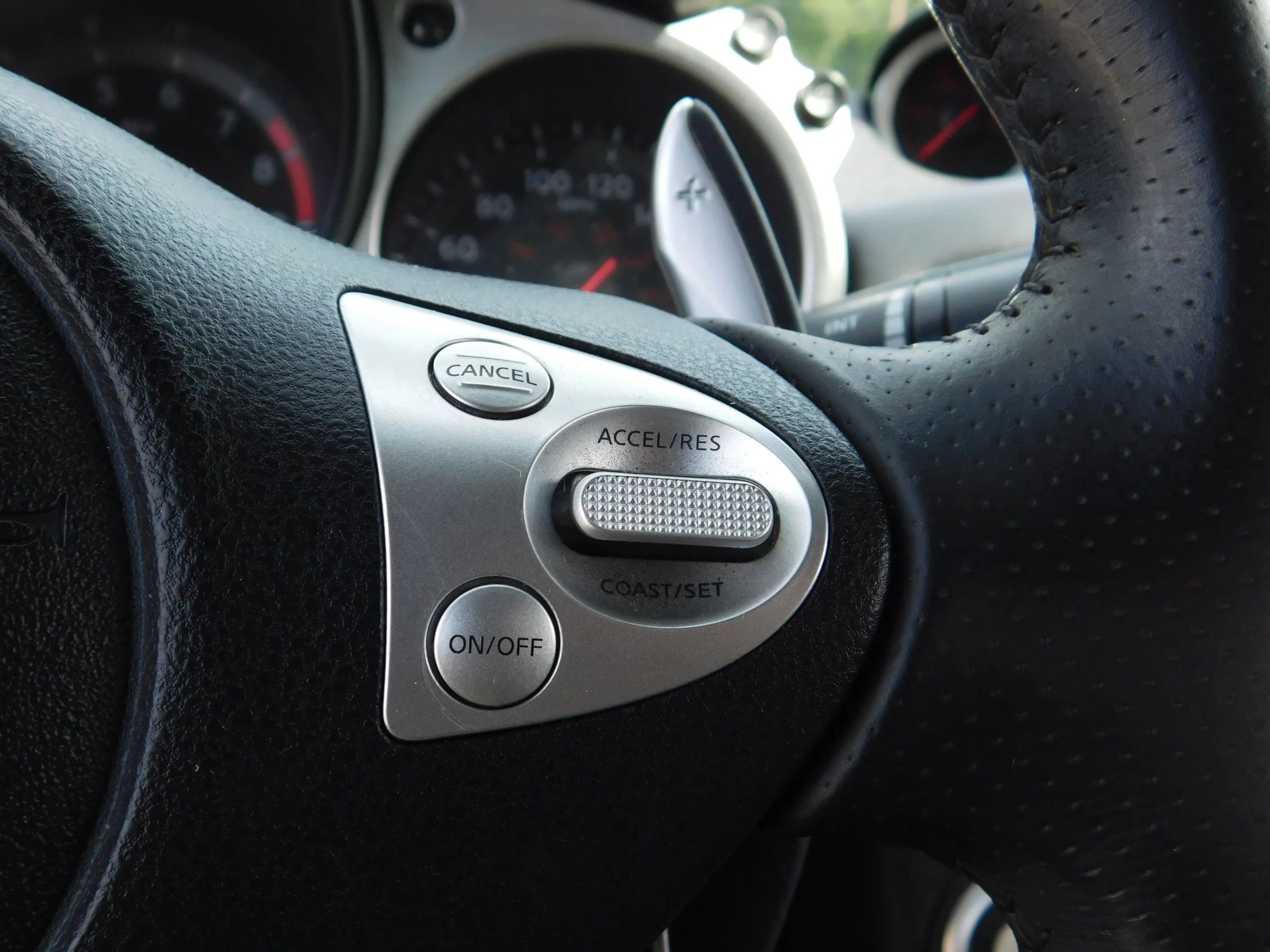 Used 2016 Nissan 370Z Touring RWD image 21