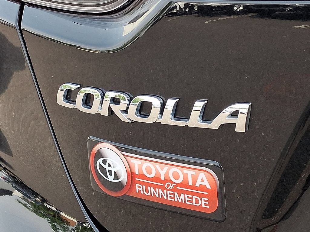 Certified 2025 Toyota Corolla LE FWD image 31