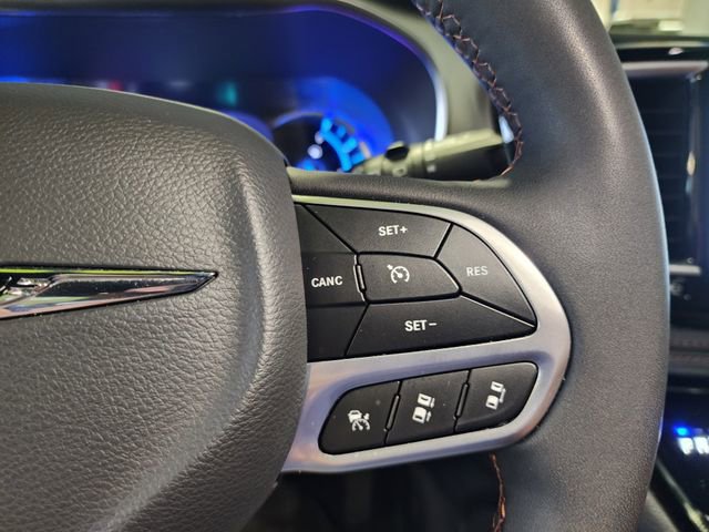 Used 2025 Chrysler Pacifica Pinnacle FWD image 27