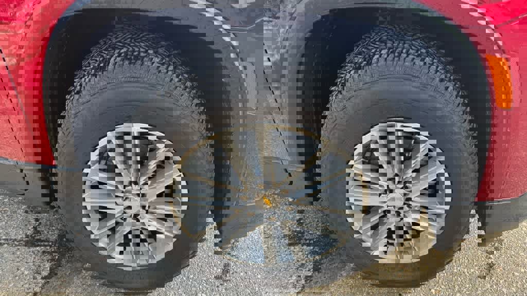 Used 2024 Chevrolet Traverse LT image 11