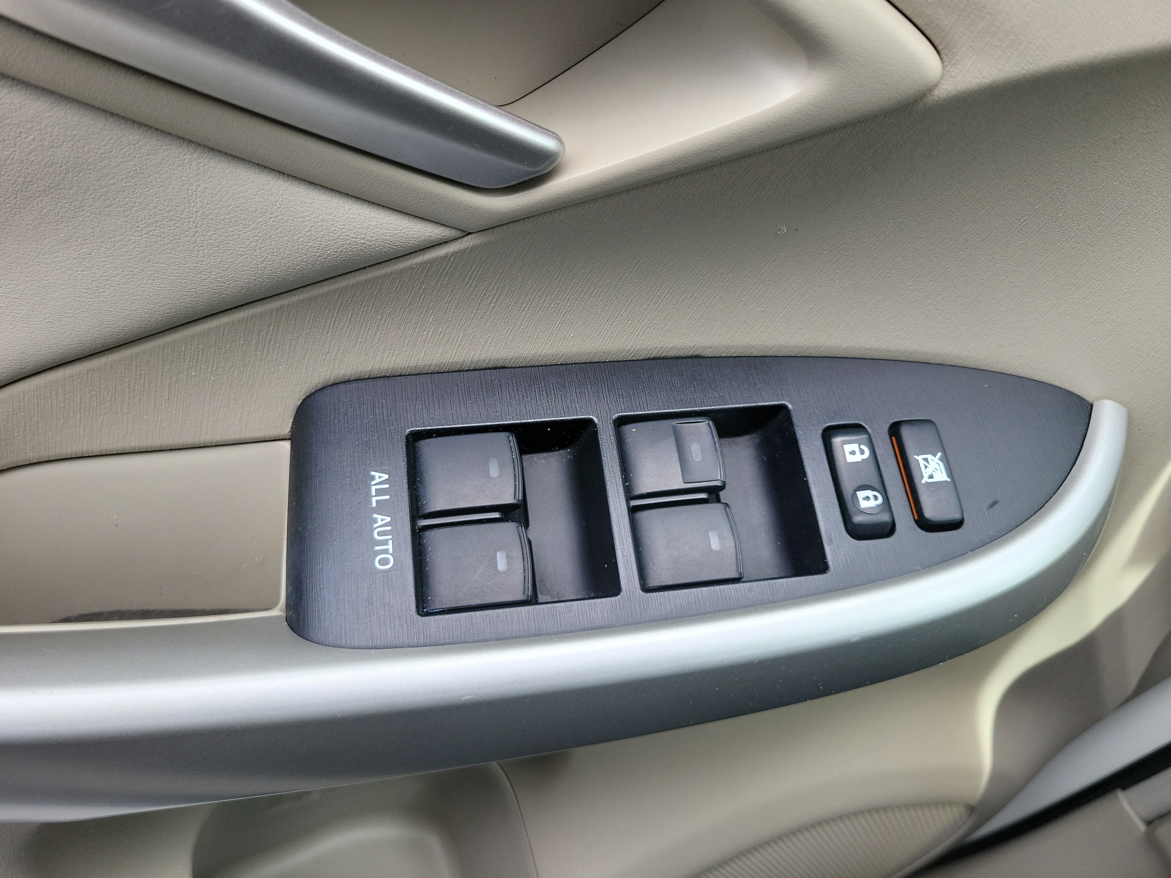 Used 2015 Toyota Prius Four FWD image 24