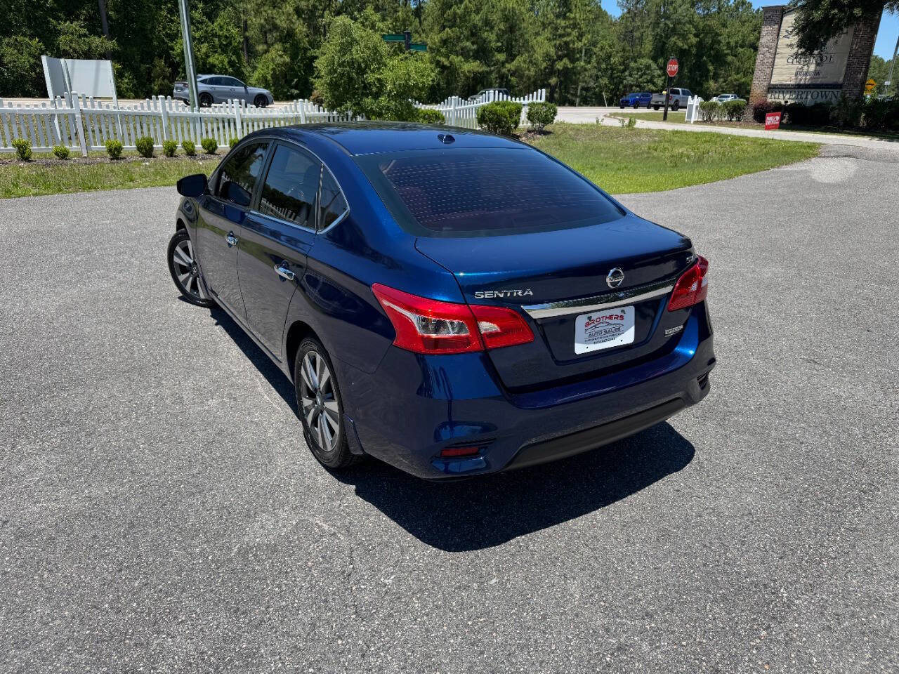 Used 2019 Nissan Sentra SV w/ Special Edition Package FWD image 4