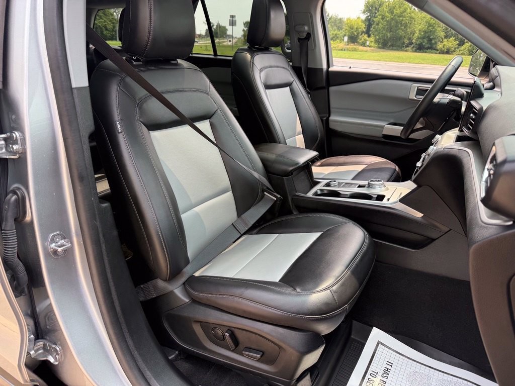 Certified 2024 Ford Explorer XLT w/ Equipment Group 202A AWD/4WD image 12