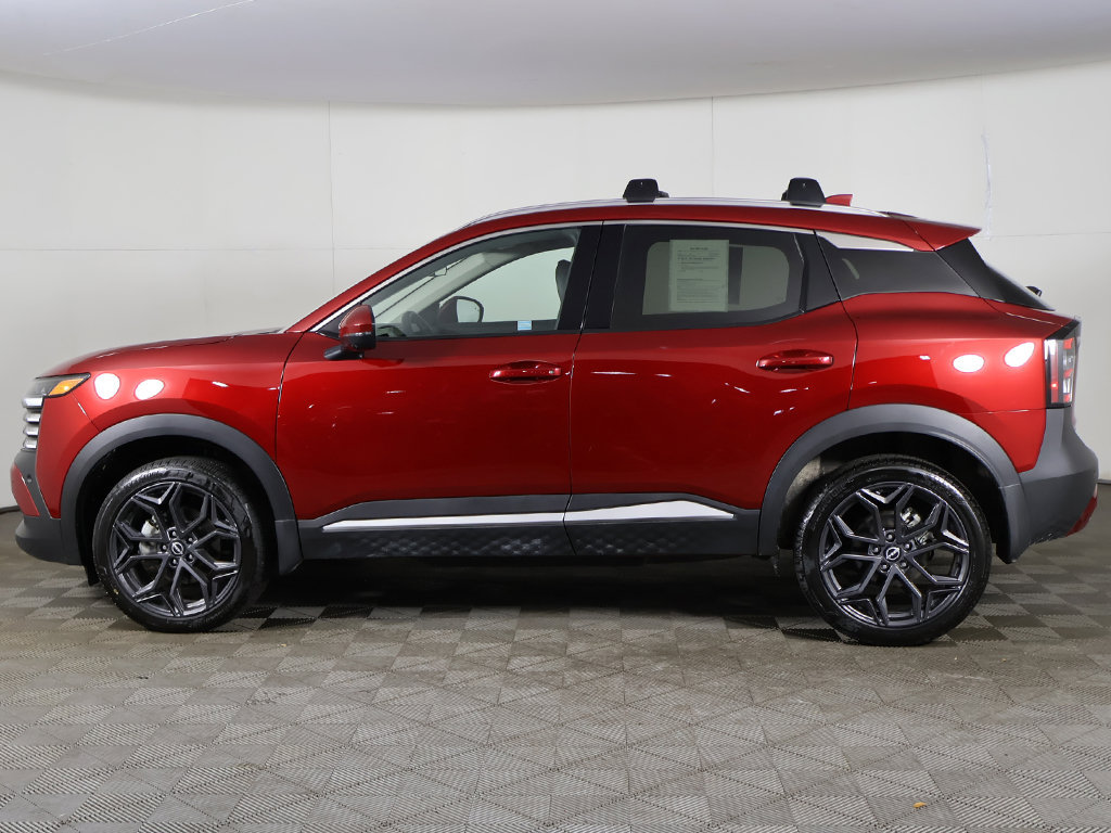 Used 2025 Nissan Kicks SR FWD image 17