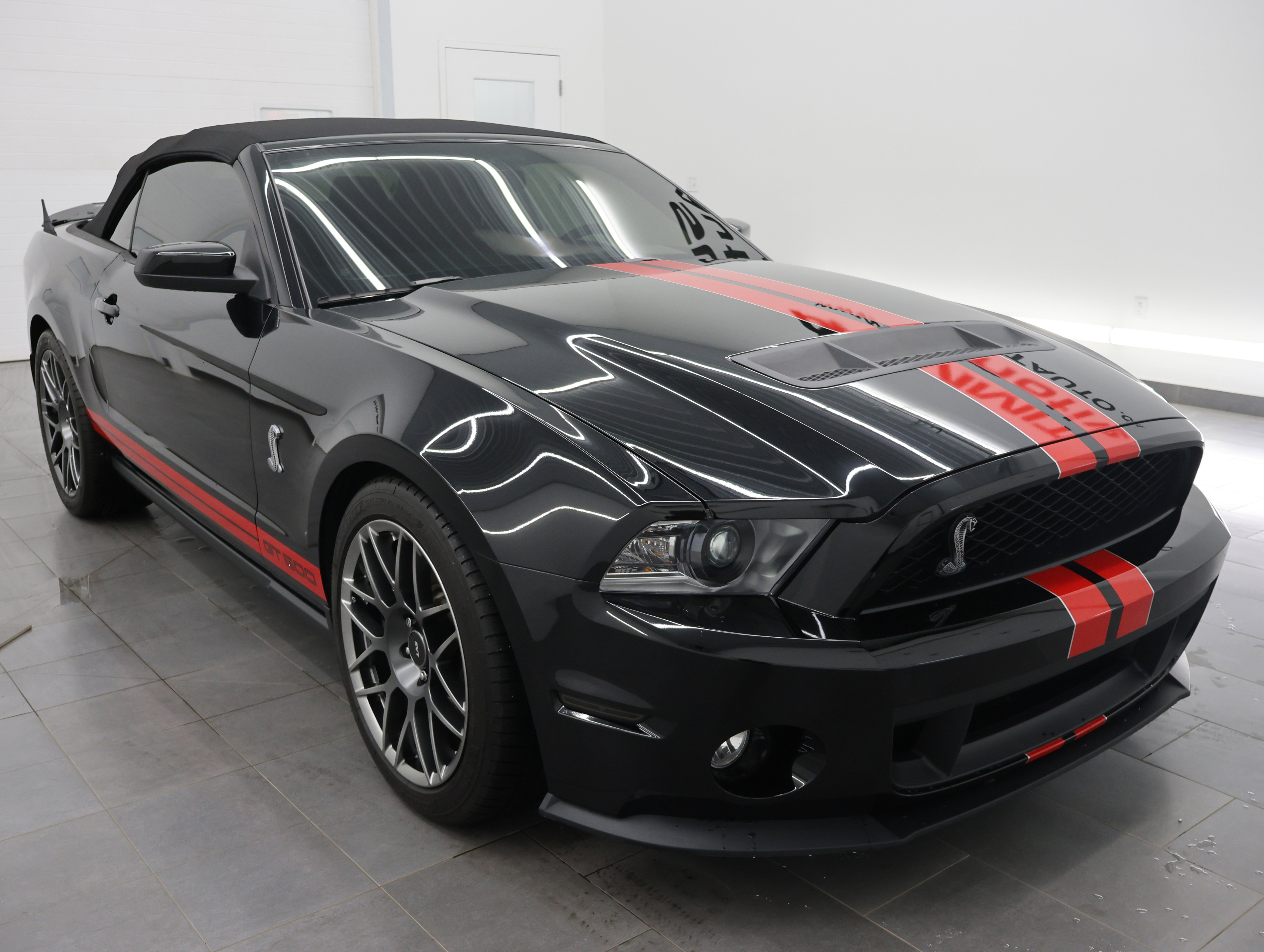 Used 2011 Ford Mustang Shelby GT500 w/ SVT Performance Pkg RWD image 2