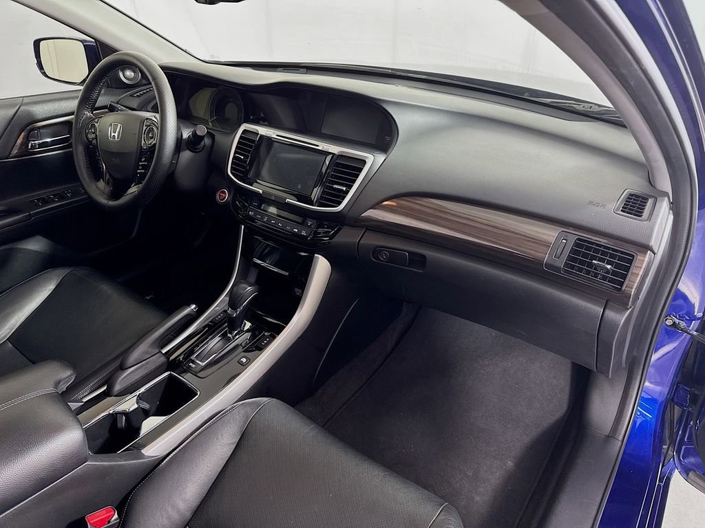 Used 2017 Honda Accord Touring image 38