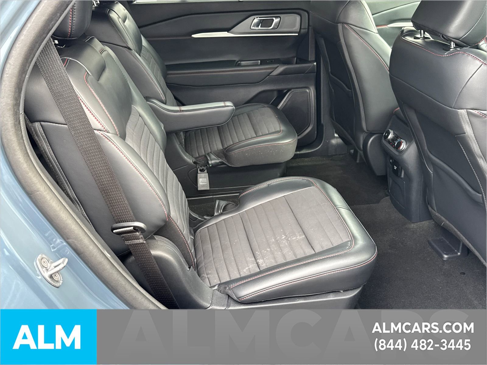 Used 2025 Ford Explorer ST-Line w/ Premium Package image 18