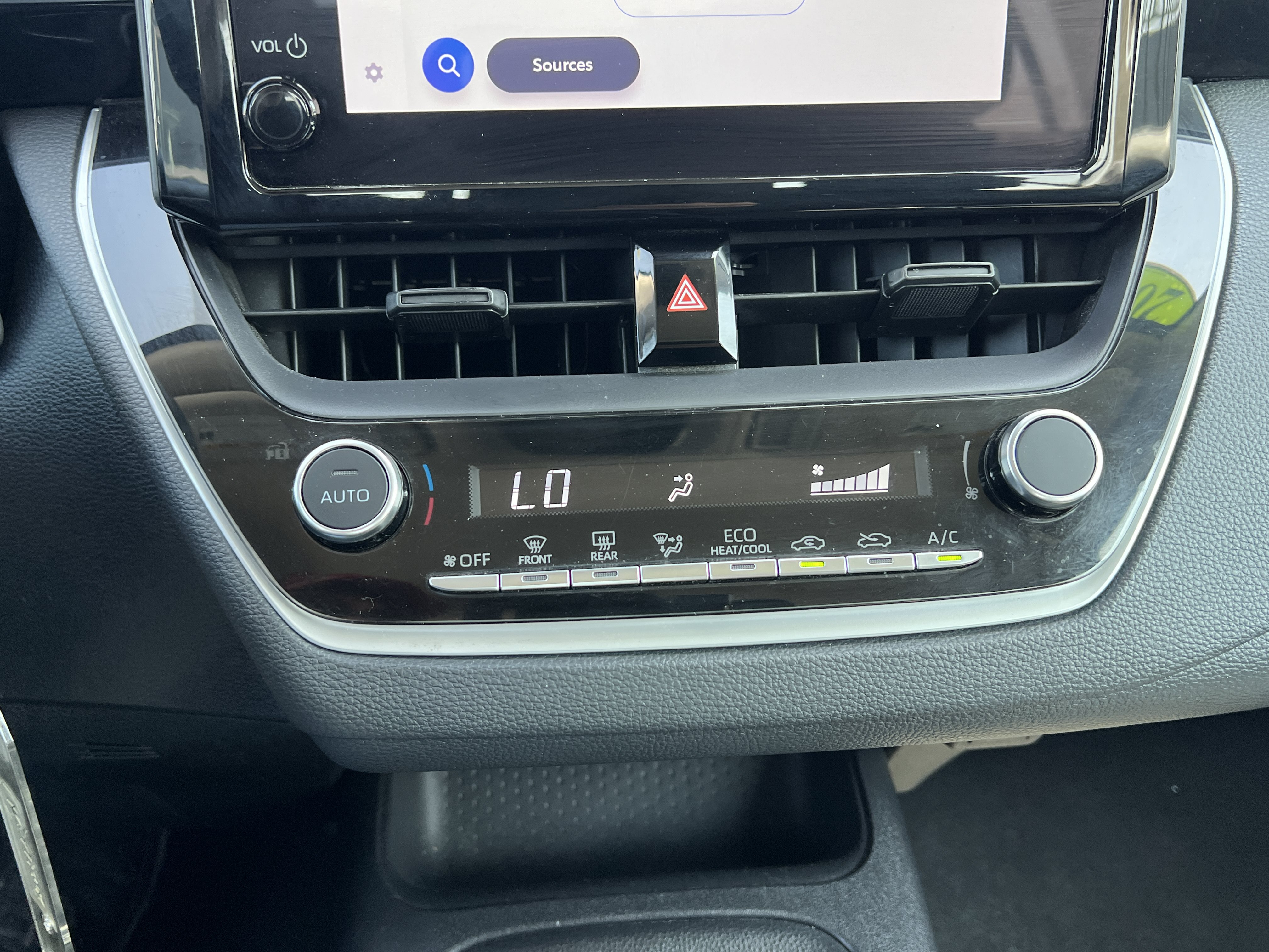 Used 2024 Toyota Corolla LE FWD image 28