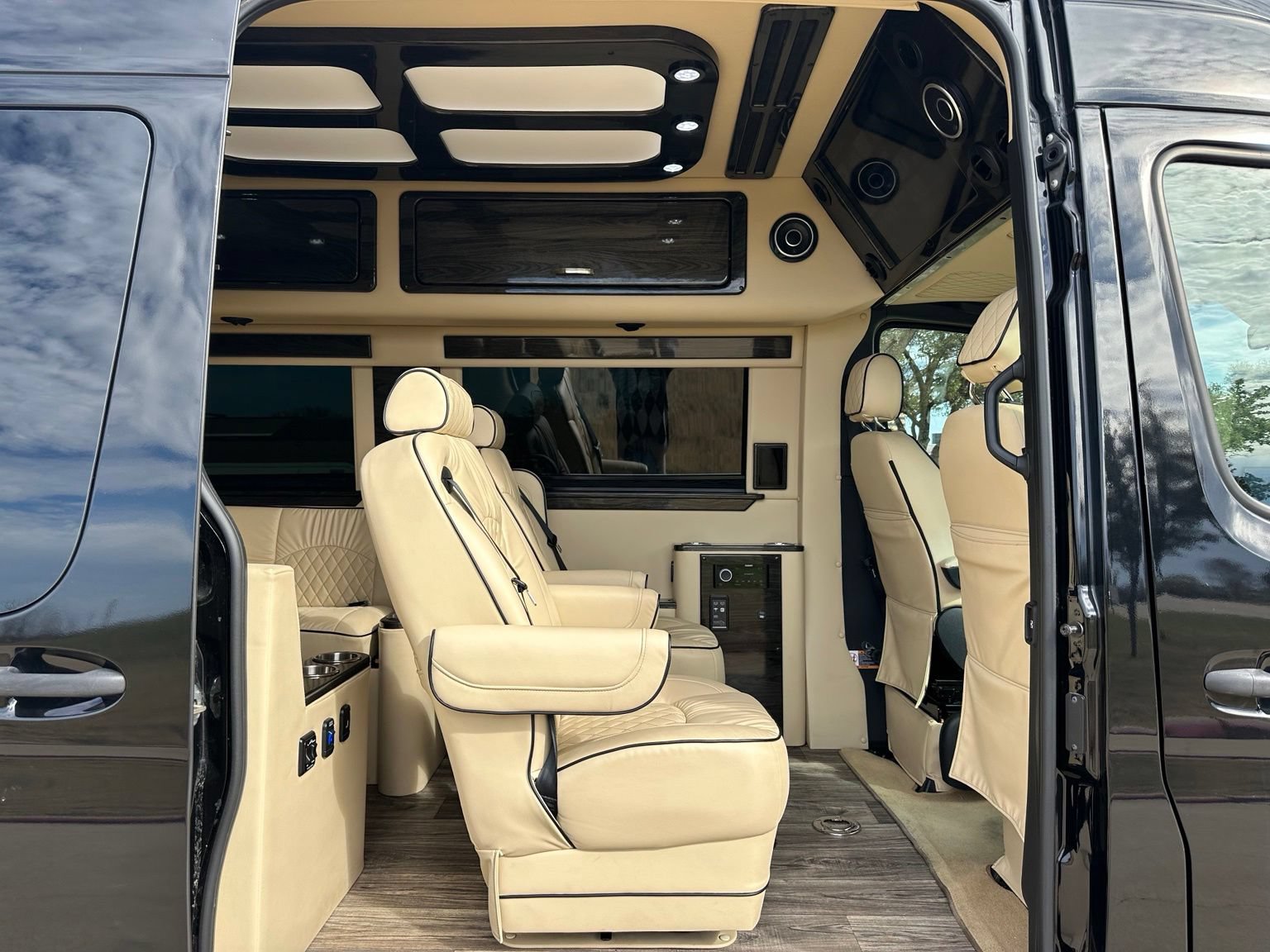 Used 2022 Mercedes-Benz Sprinter 3500 w/ Parking Package image 19