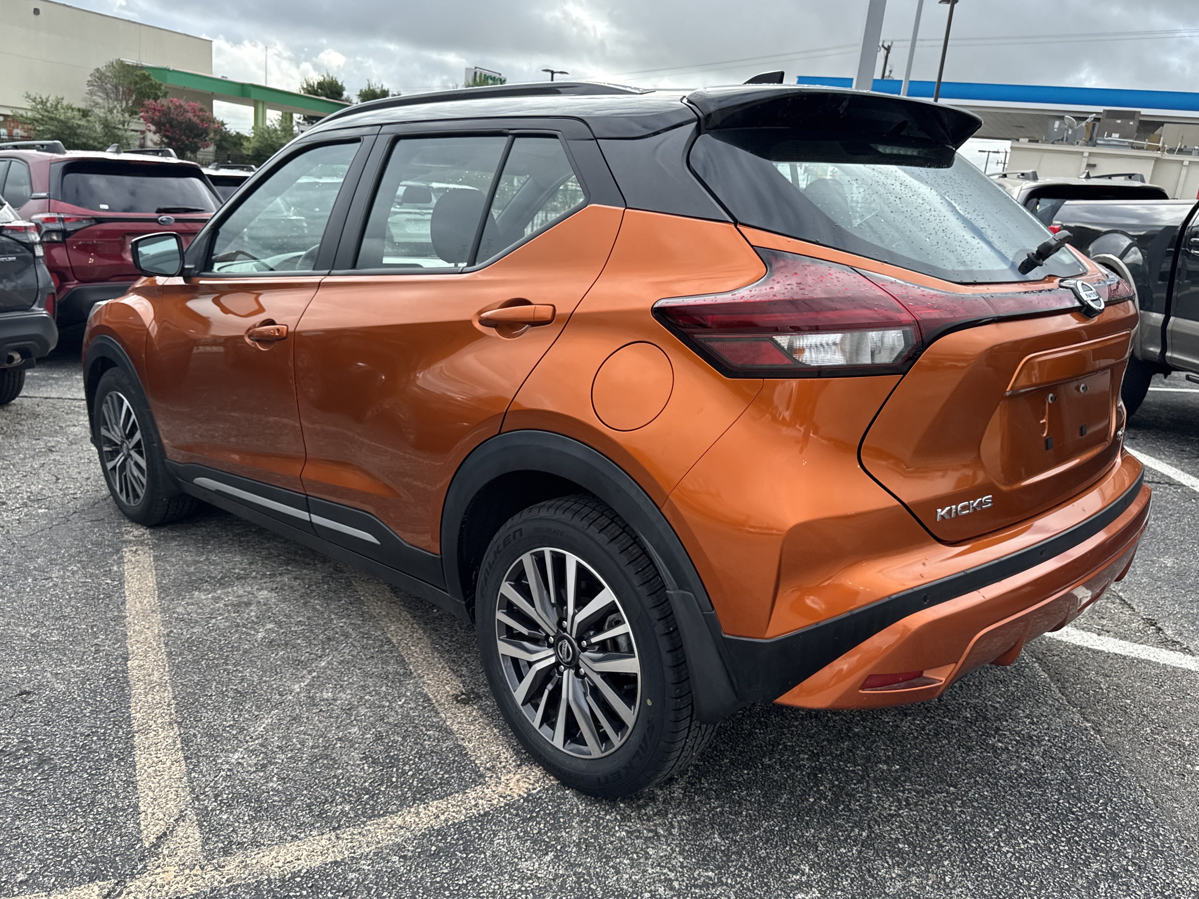 Used 2021 Nissan Kicks SR FWD image 9