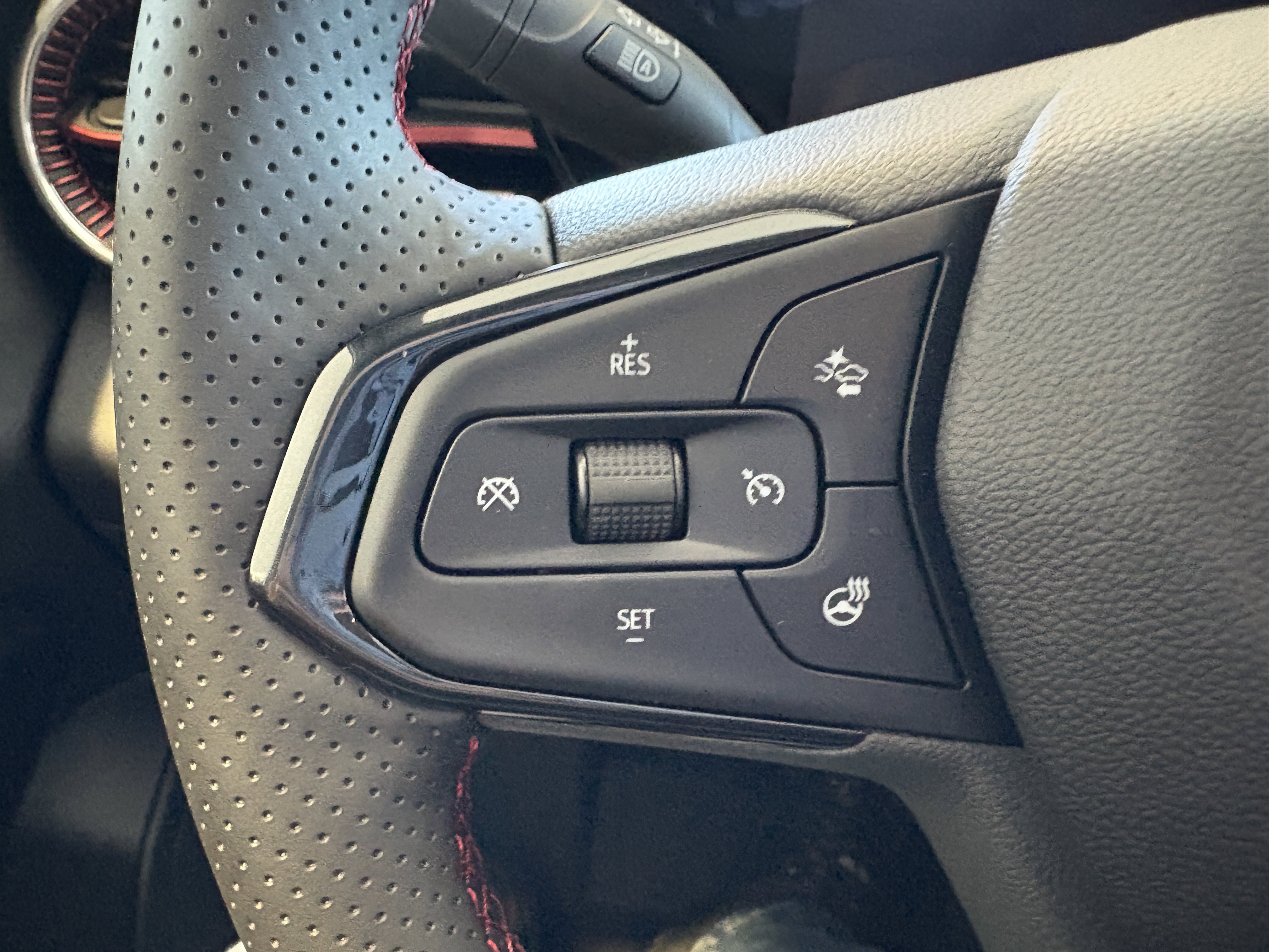 New 2026 Chevrolet Trax RS w/ Sunroof Package image 10