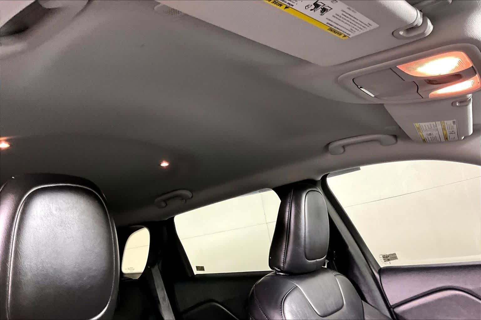 Used 2020 Jeep Cherokee Latitude Plus FWD image 14