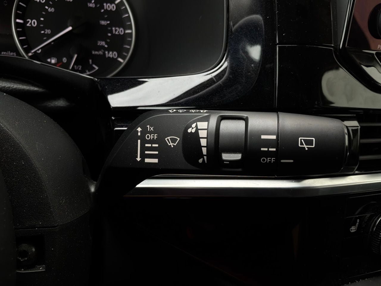 Used 2025 Nissan Pathfinder SV image 39