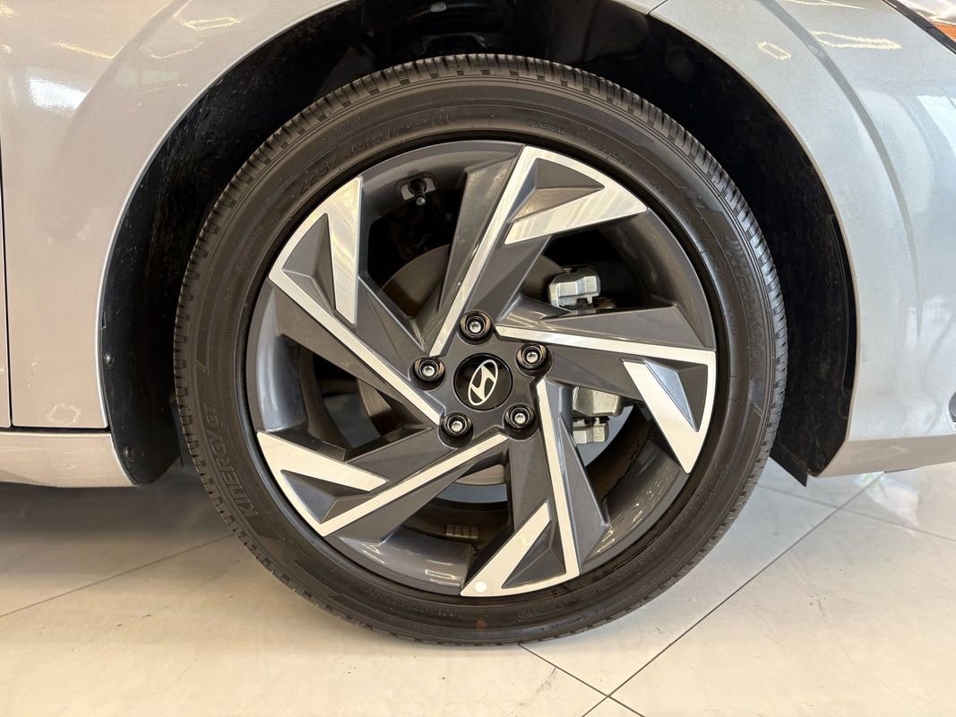Used 2025 Hyundai Elantra SEL image 42