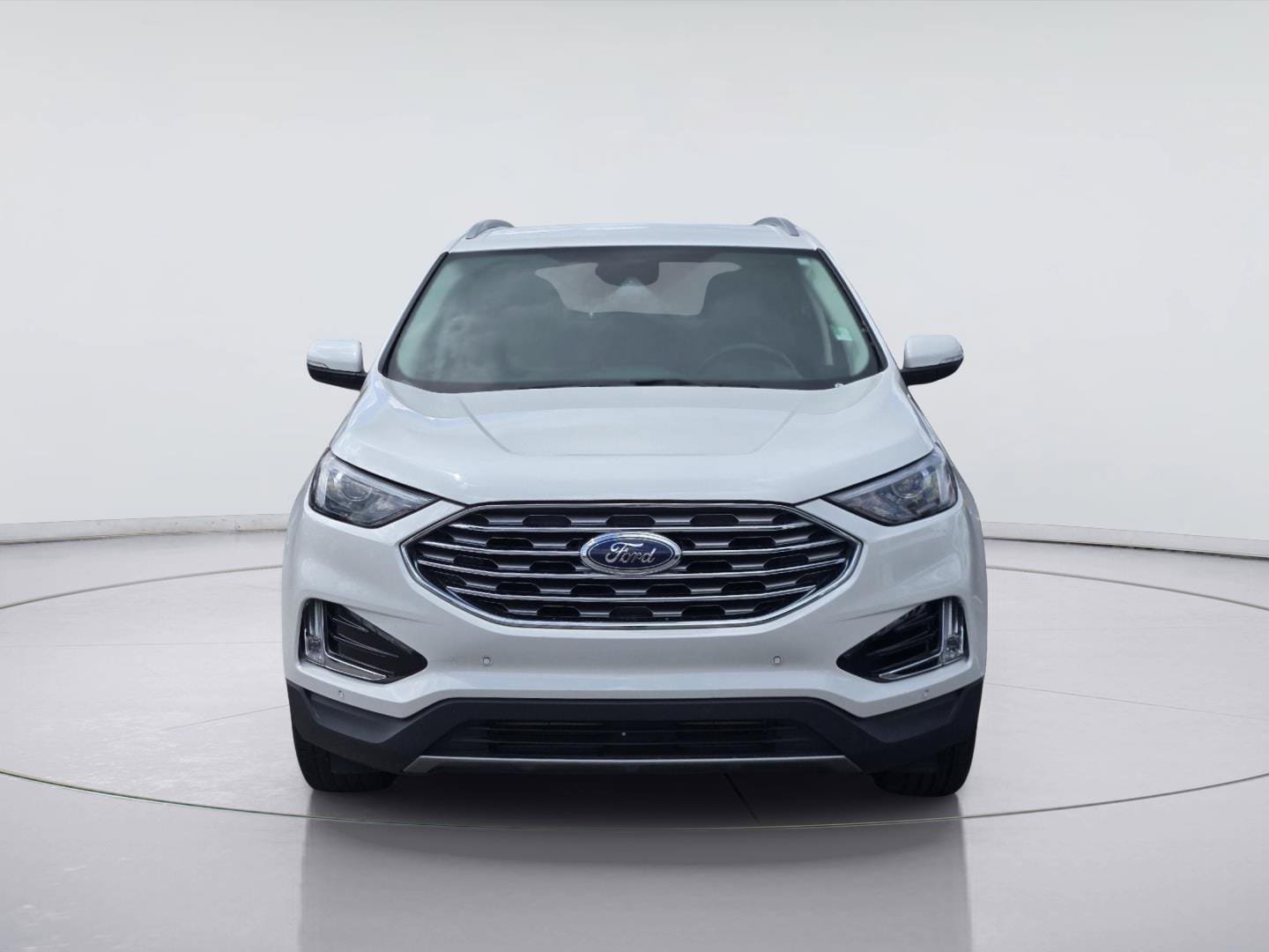 Used 2023 Ford Edge Titanium AWD/4WD image 2