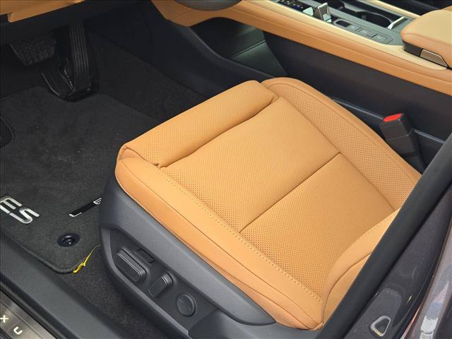 New 2026 Lexus ES 350e FWD image 4