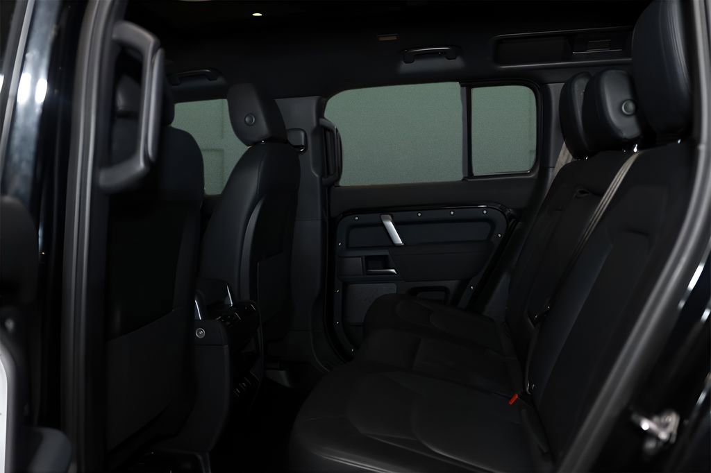 Used 2023 Land Rover Defender 110 X-Dynamic SE image 12