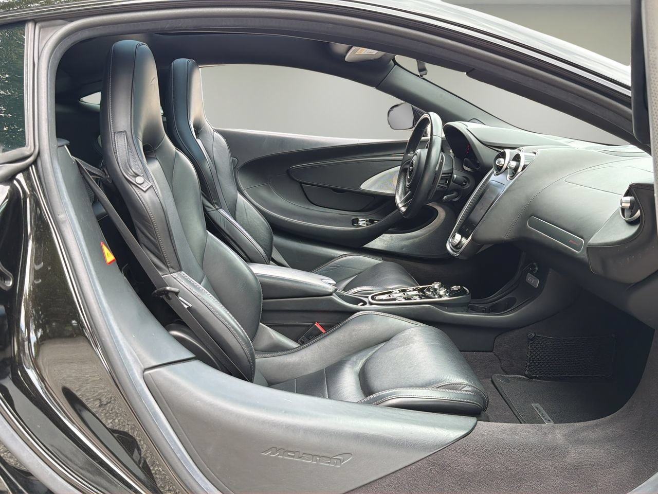 Used 2020 McLaren GT RWD image 13