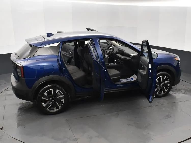 Used 2025 Nissan Kicks SV image 6