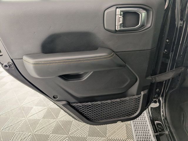 Used 2025 Jeep Wrangler Unlimited Sahara image 26